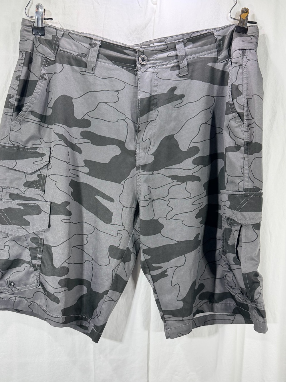 Men's Gray Camo Cargo Shorts - Tactical Pocket Design